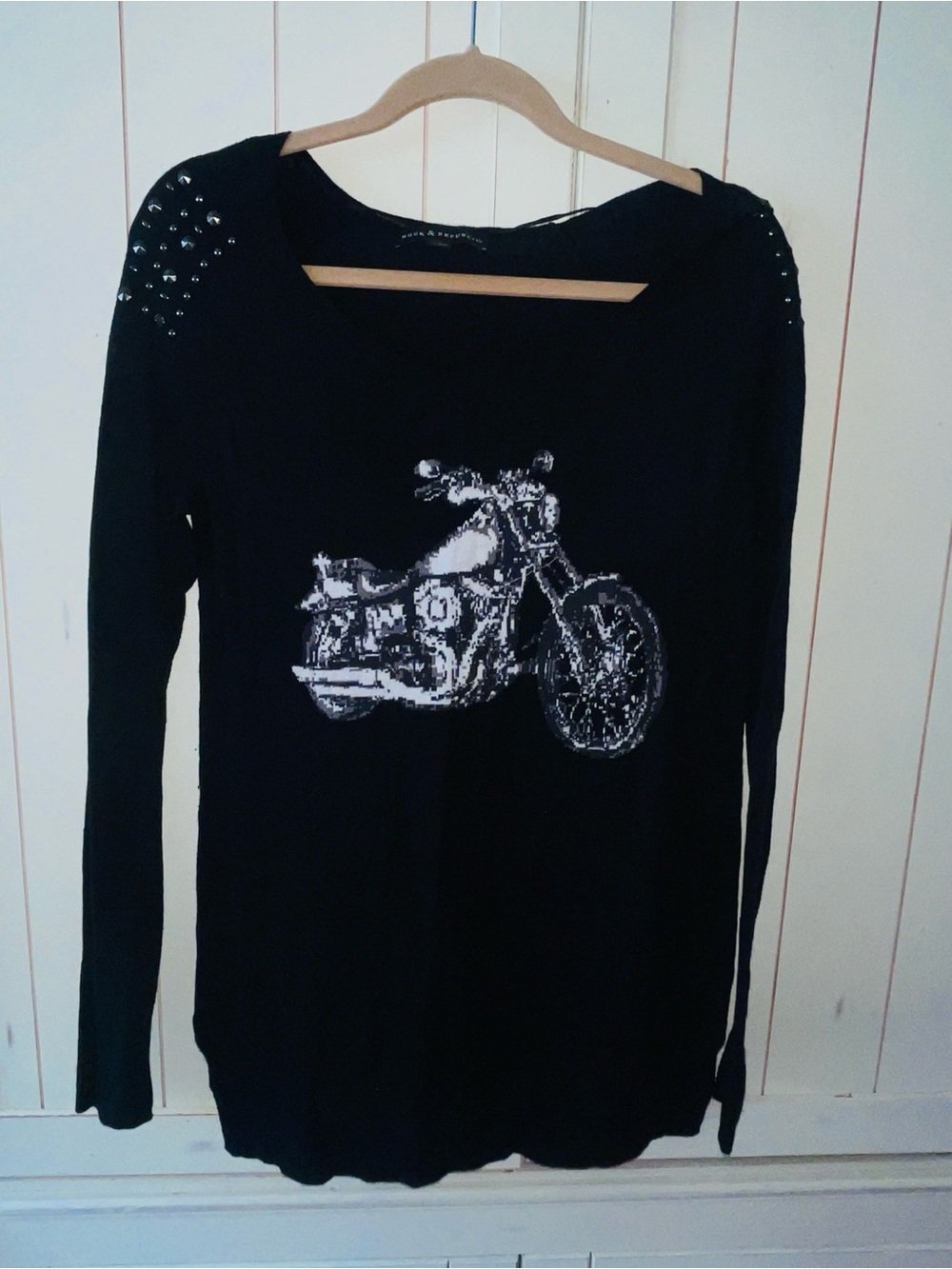 Oversized Blk Motorcycle Graphic Stud-Shoulder Long Sleeve Top Rock & Republic S
